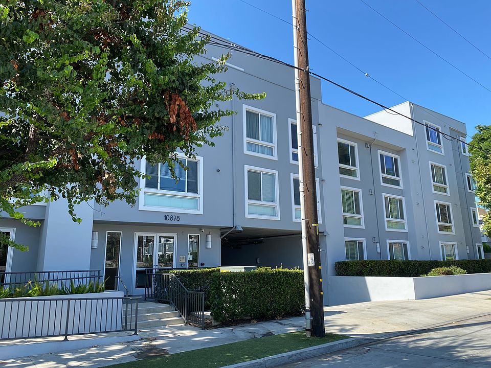 1st image of 10878 Bloomfield St #401