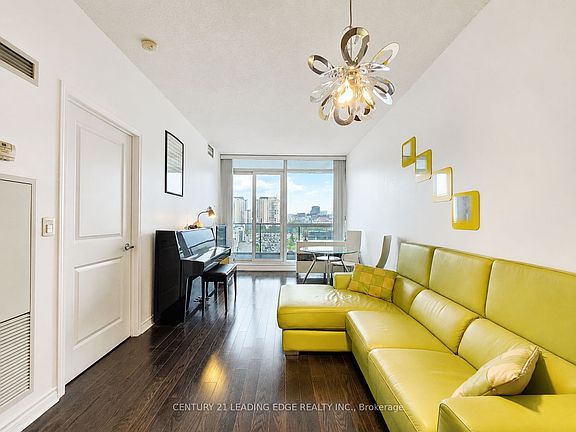 2nd image of 2885 Bayview Ave #404