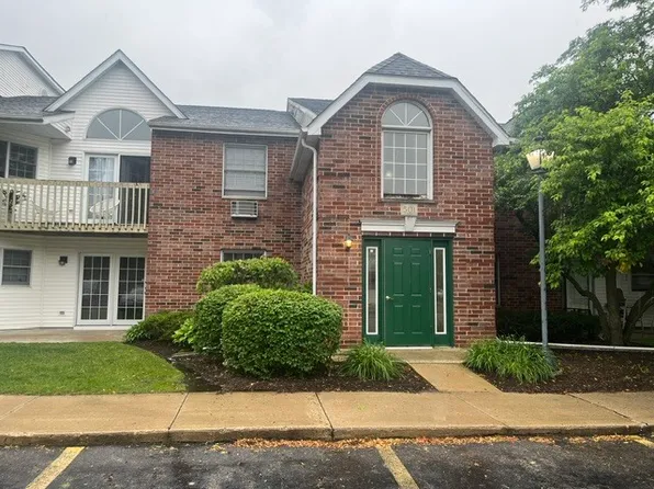 501 Leah Ln APT 1A, Woodstock, IL 60098
