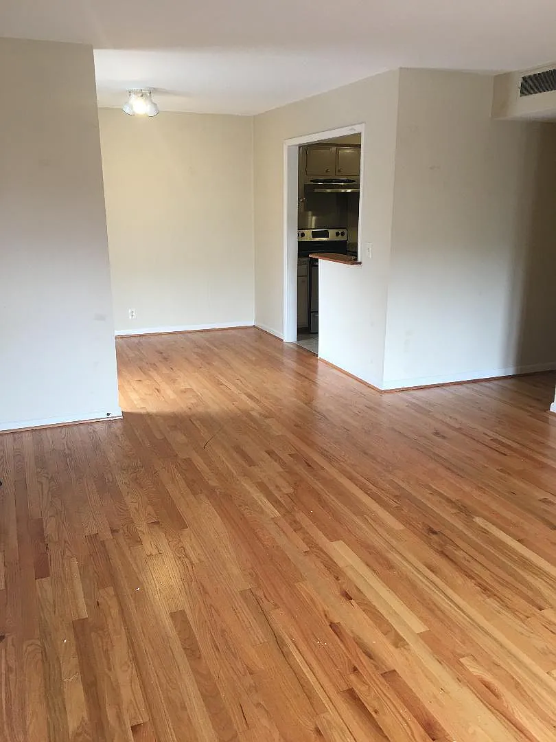 2 bed, 1050 sqft, $1,300 — Photo 2