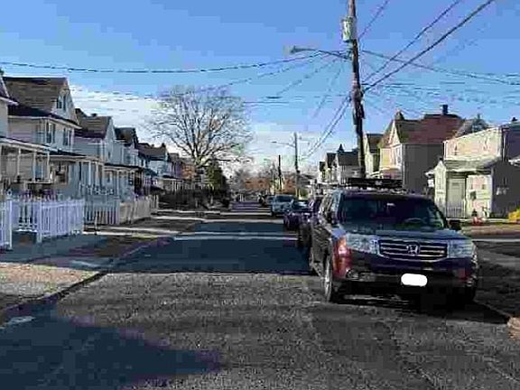 Exterior Neighborhood (street photo)