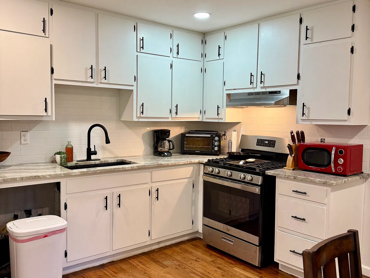 2 bed, 900 sqft, $1,800 — Photo 2