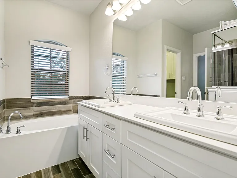 2209 Zenith Ave — Photo 16