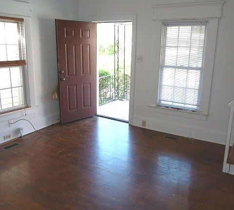 5th image of 1215 Sawyer St