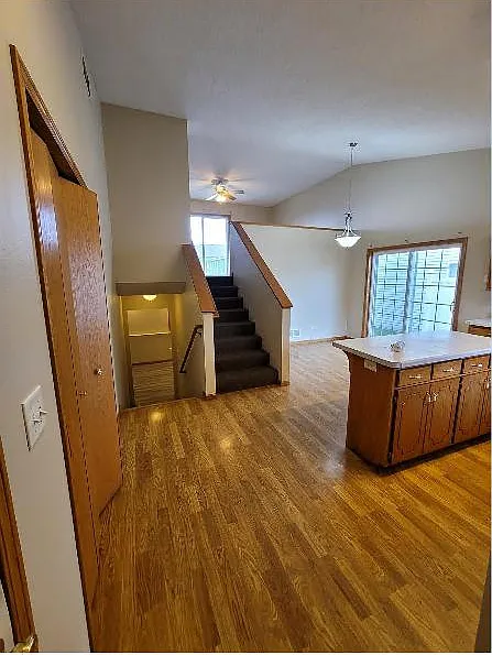 3 bed, 1556 sqft, $2,000 — Photo 3