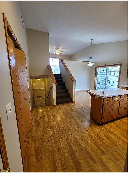 Main Level entry way - 605 5th Ave S