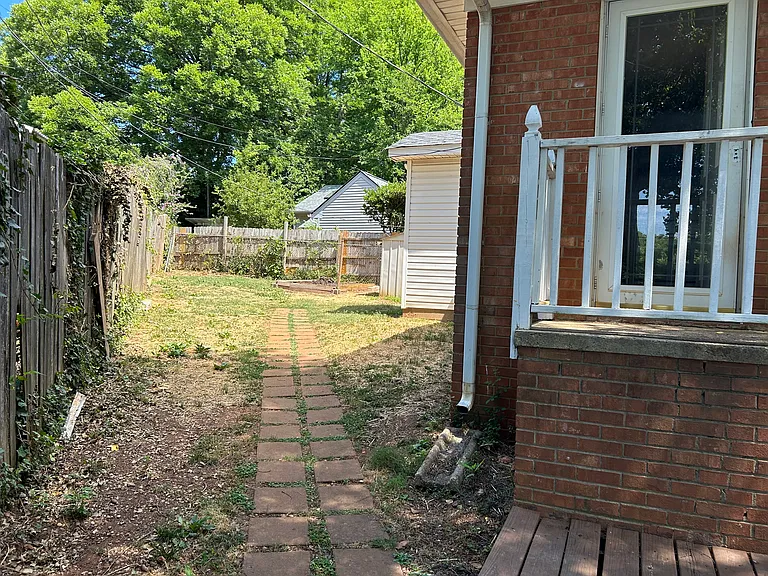 1905 Bradford St — Photo 14
