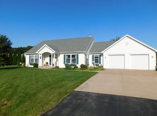 2909 Countryside Ct, Oshkosh, WI 54904