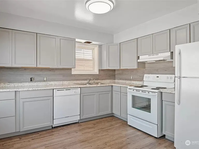 206 S Maple St — Photo 4