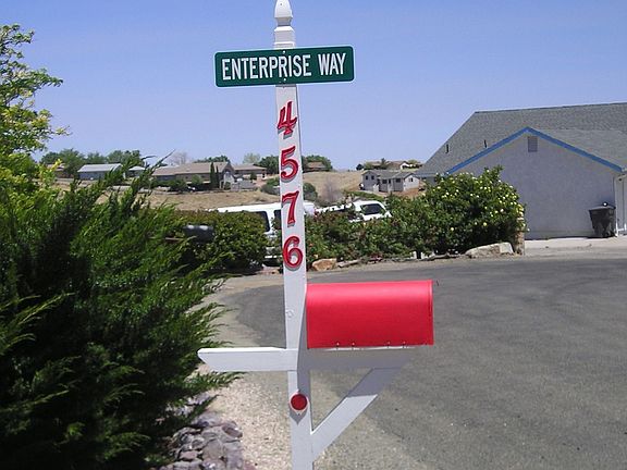 Mailbox / Driveway sign