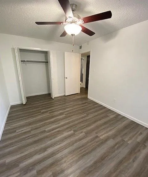 The Oaks Apartments — Photo 32