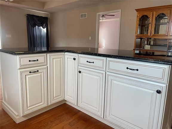 5th image of 122 Glenrich Dr