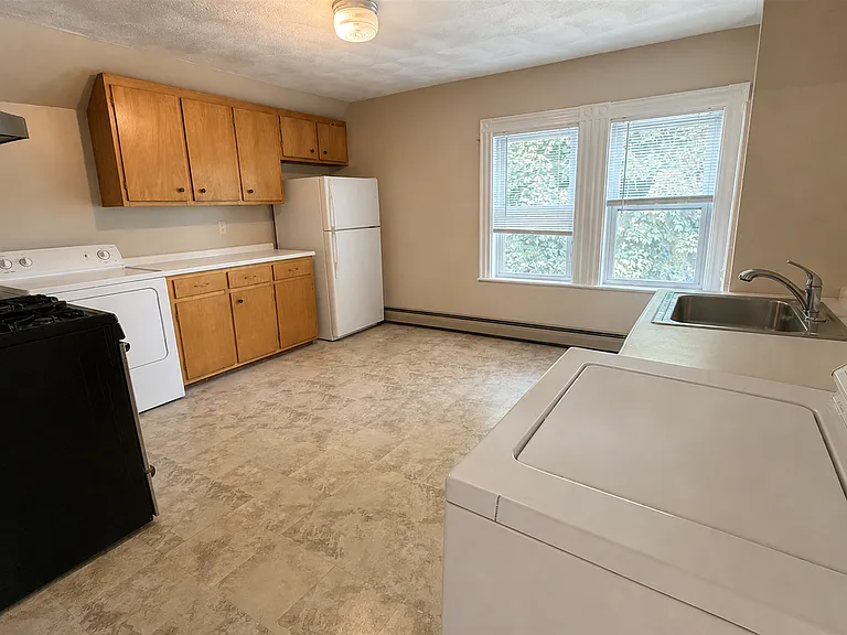 136 Lowell St #2 — Photo 4