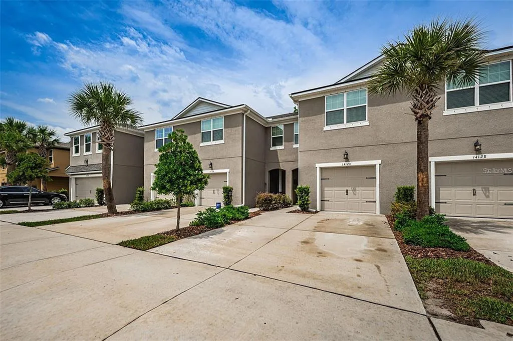 3 bed, 2.5 bath, 1961 sqft, $2,800 — Photo 1