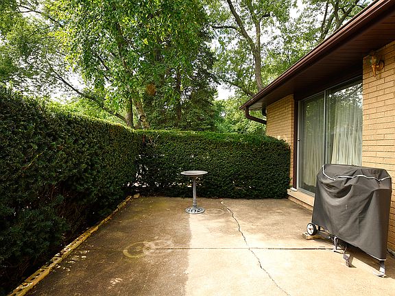 4th image of 440 Linden Ct