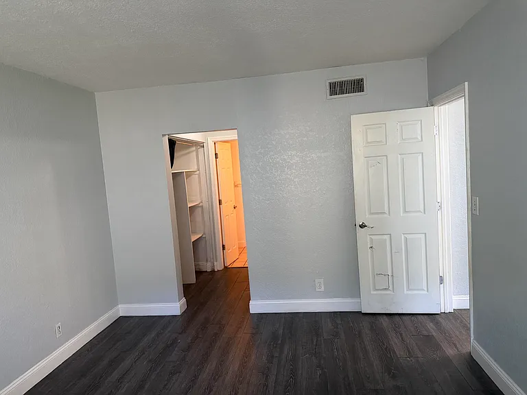 270 S Cypress Rd #204 — Photo 7
