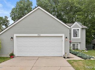 702 Clover Ridge Ave NW, Grand Rapids, MI 49504