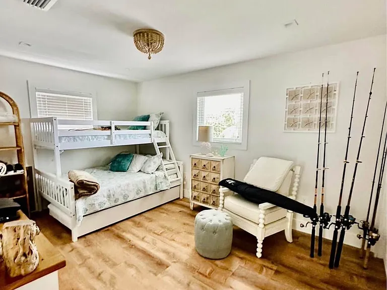 106 Mangrove Ave — Photo 6