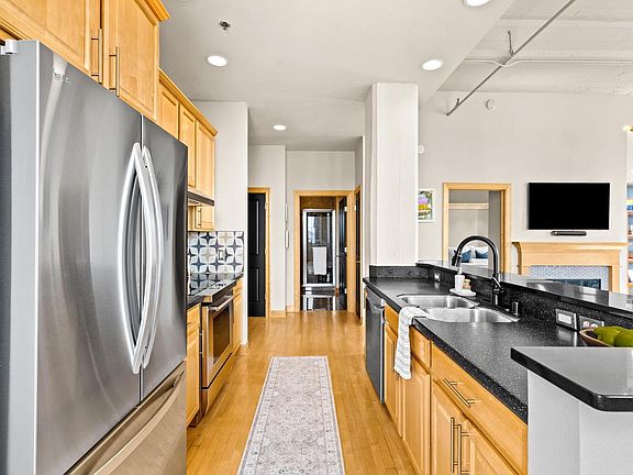5th image of 400 N Broadway #903