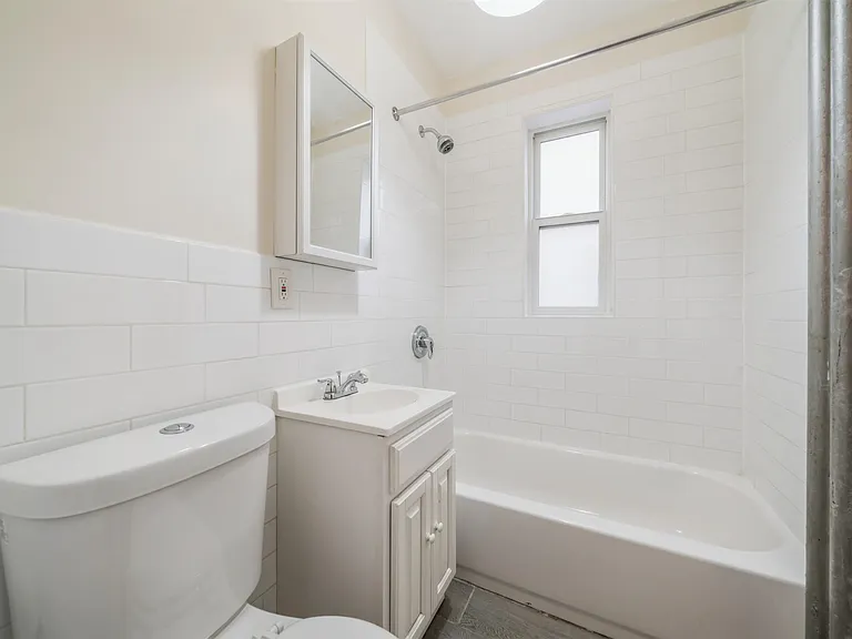 160 Vroom St #36 — Photo 3