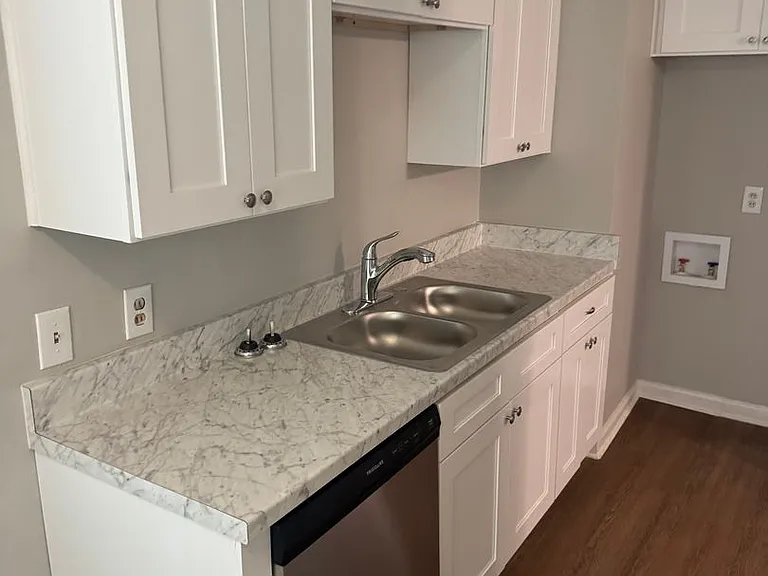 1334 Parkland Rd — Photo 12
