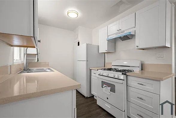 2 bed, 850 sqft, $2,887 — Photo 1