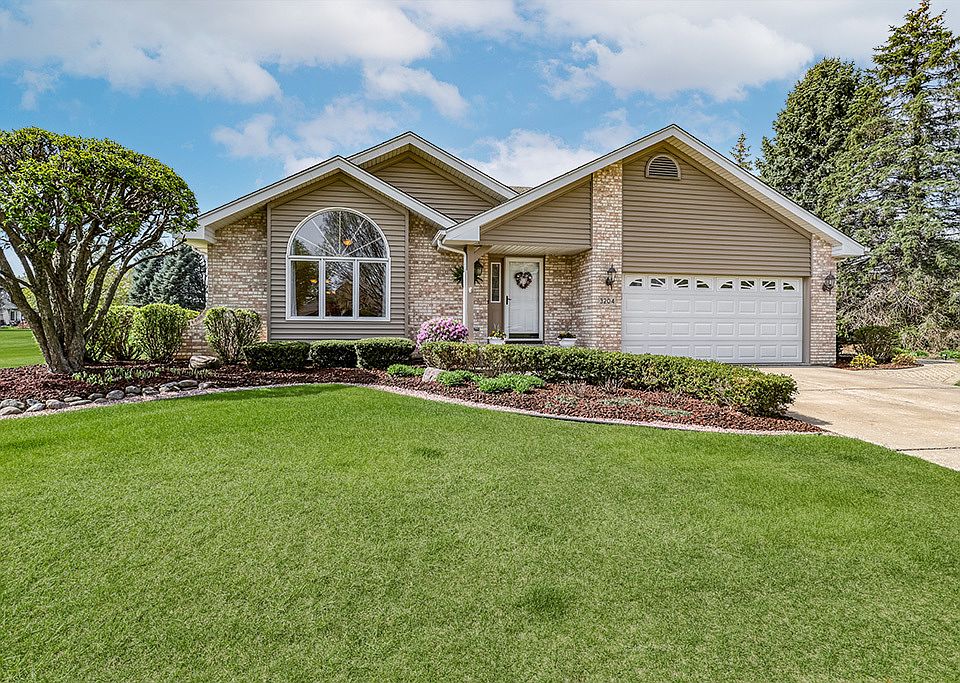 1st image of 3204 Hickory Creek Dr