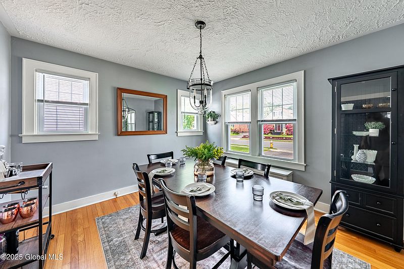 4th image of 407 Glen Avenue
