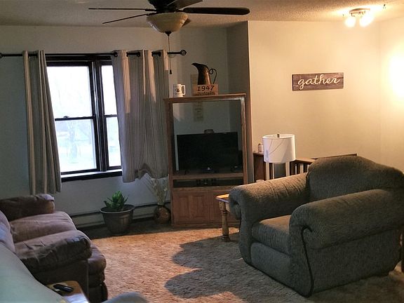 4th image of 1947 Meadow Dr