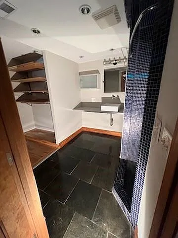 1 bed, 1.0 bath, $2,000 — Photo 4