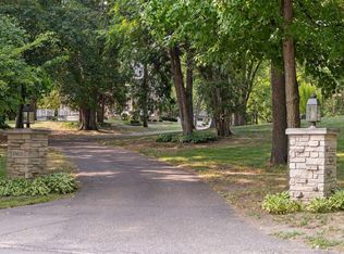 19610 Excelsior Blvd, Excelsior, MN 55331