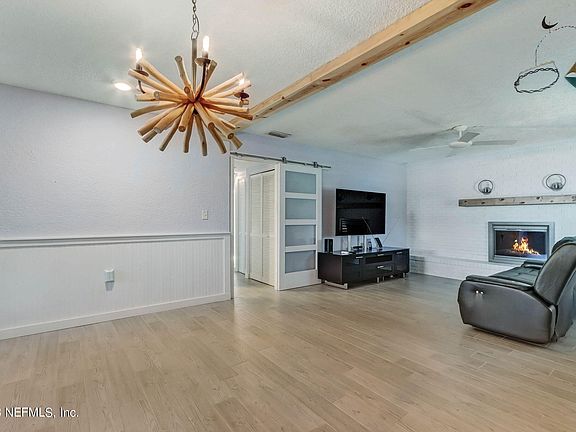 3rd image of 936 4TH Avenue N