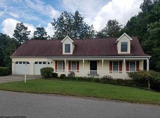 61 Overlook Dr, Bridgeport, WV 26330