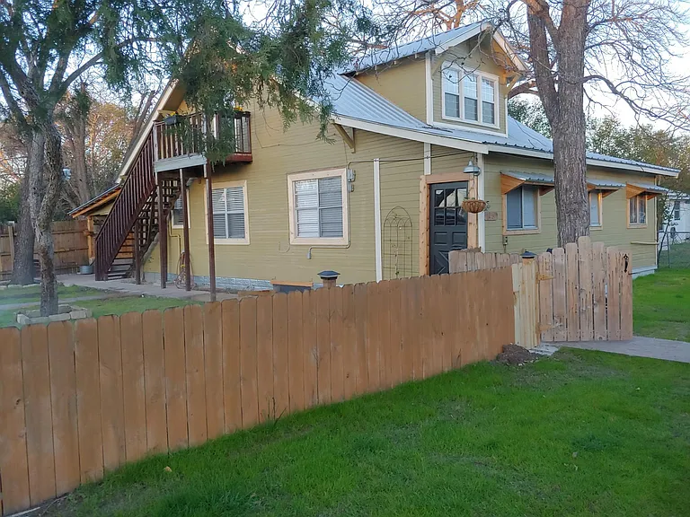 145 N Hackberry Ave — Photo 32