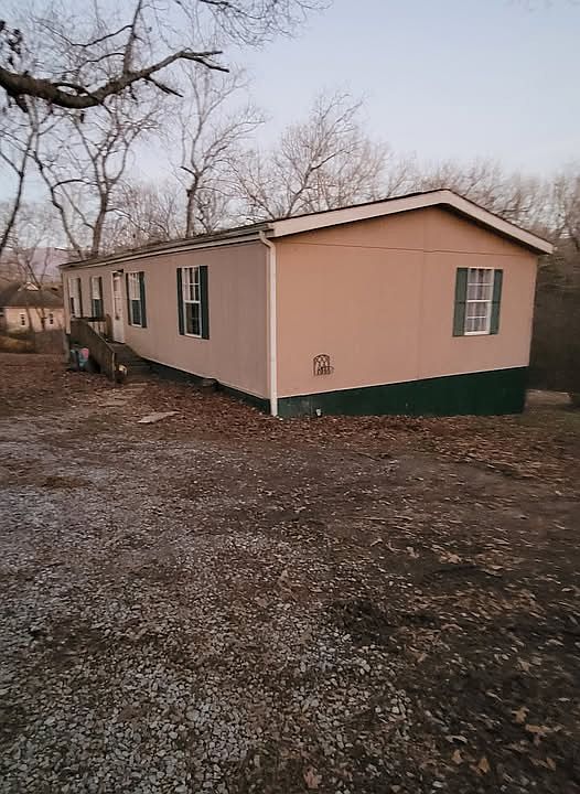 1st image of 604 Clemmer Ferry Rd