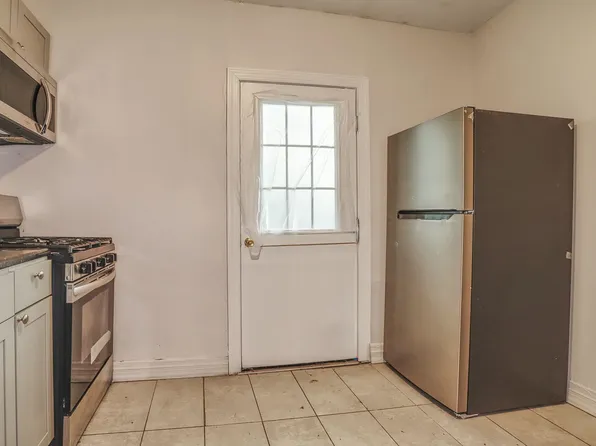 112 Randolph Avenue image 4 of 16