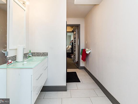 5th image of 812-14 N 15th St #2N