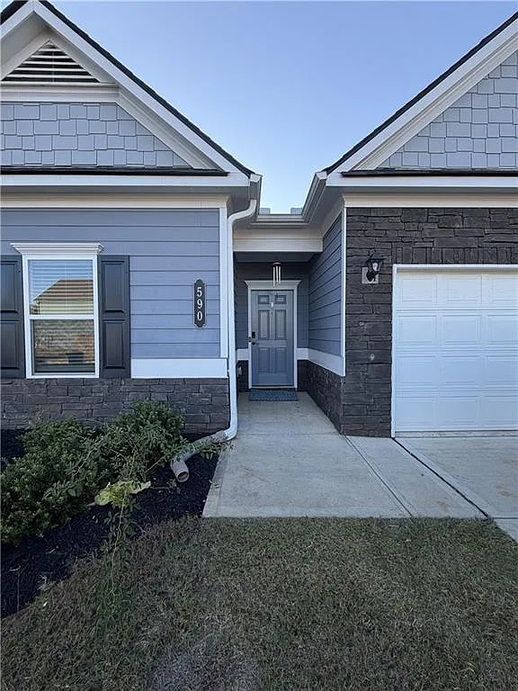 3 bed, 2.0 bath, 1744 sqft, $2,300 — Photo 2