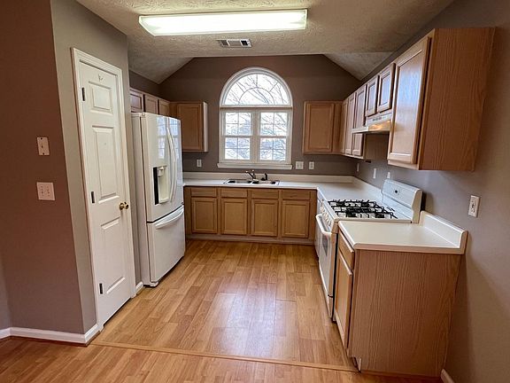 4th image of 961 Sugar Oak Ln