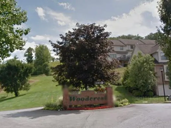 102 Woodcrest Dr, Coraopolis, PA 15108