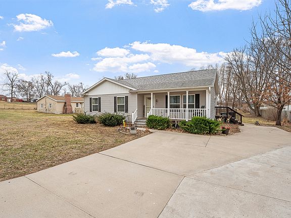 3rd image of 270 NW 51st Pl