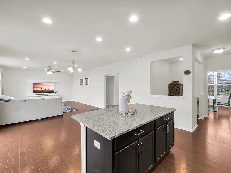 4255 Fraser Cir — Photo 11