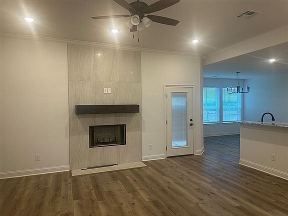 5th image of 395 Frederick Dr