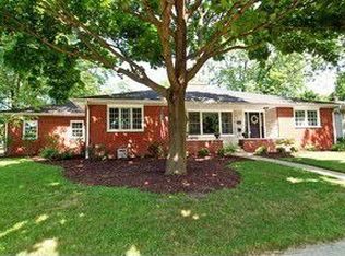 659 S Main St, Naperville, IL 60540