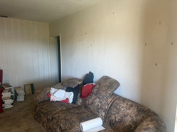 2nd image of 2960 S Elm Ave
