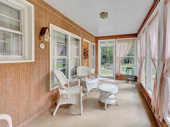 4th image of 204 Boone Rd