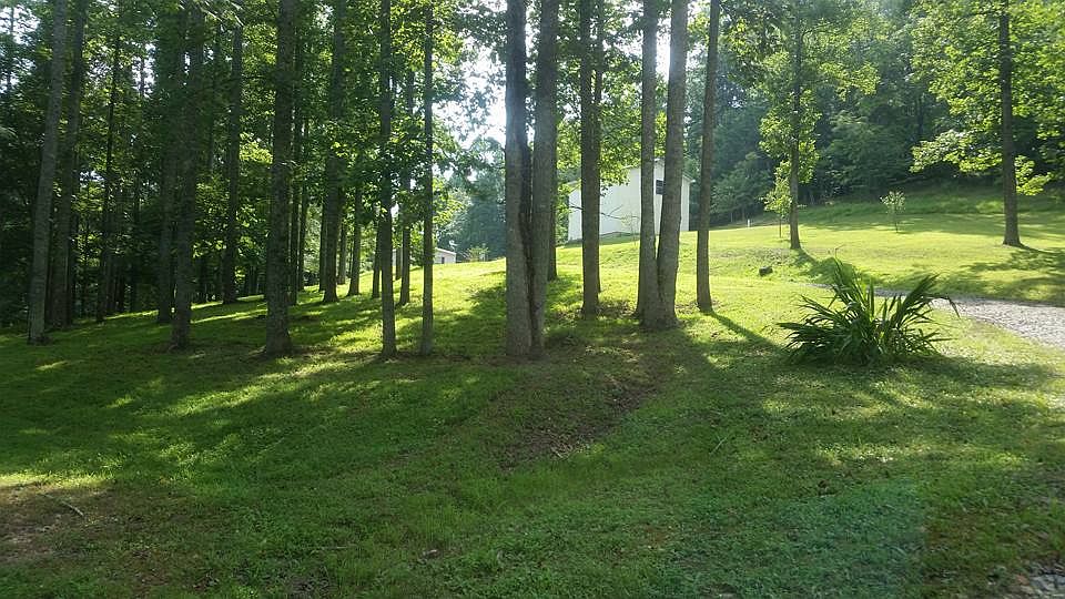 1st image of 400 Rock Cliff Ln