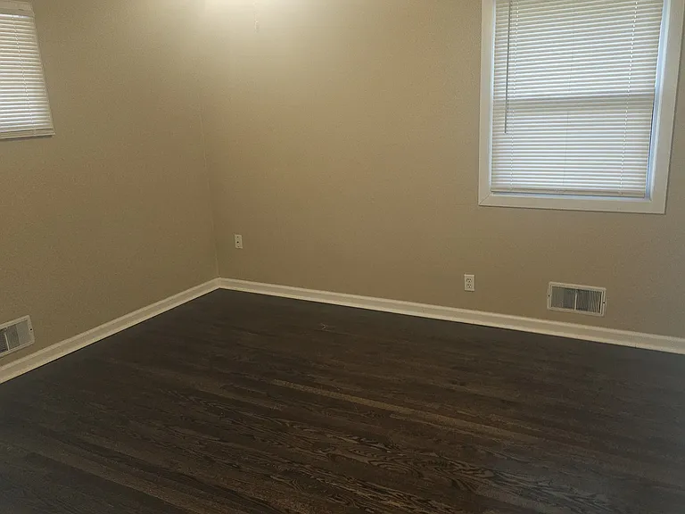 8800 Stark Ave — Photo 5