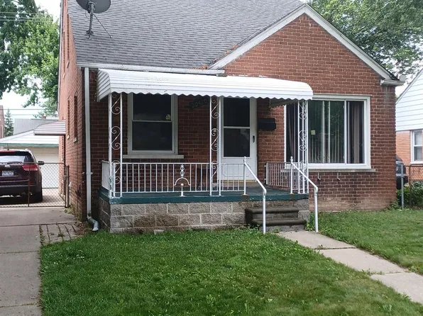 20420 Roscommon St, Harper Woods, MI 48225