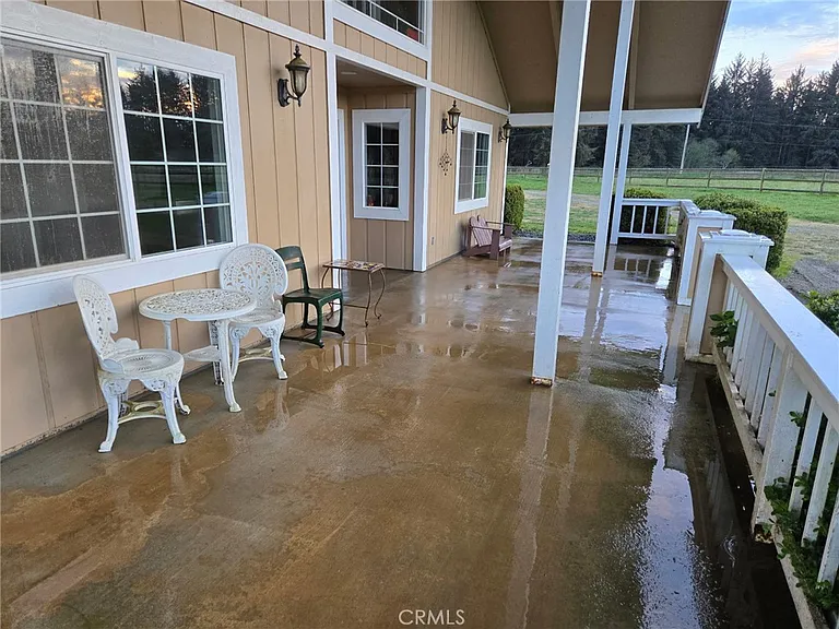 4415 Woods Ln — Photo 3